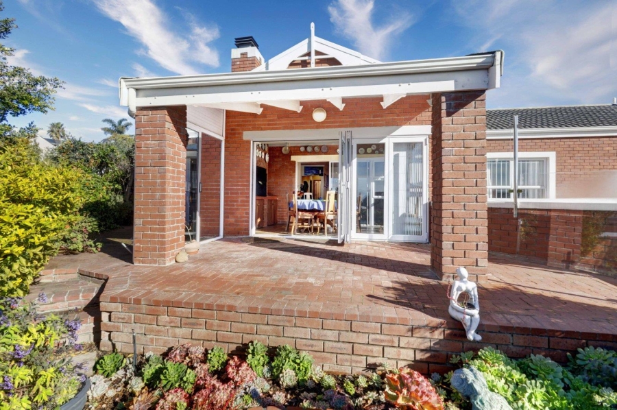 4 Bedroom Property for Sale in Van Riebeeckshof Western Cape